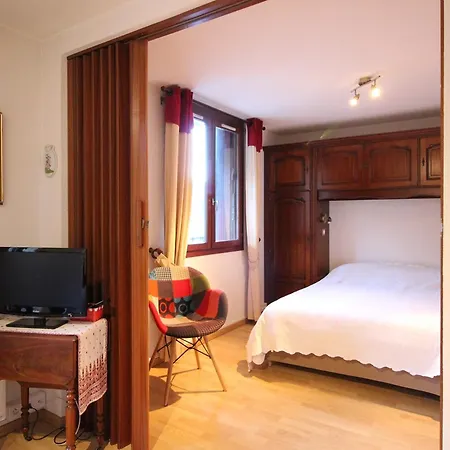F2 Avec Balcon Et Wifi, Proche Des Thermes - Fr-1-415-7
